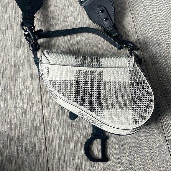Dior Authentic. Very Limited Runway Mini Black and Cream Sequins Saddle Bag - Picture 3 of 6